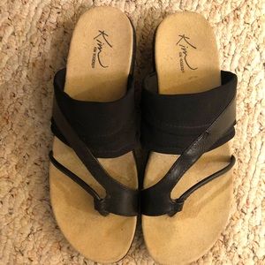 Kim Rogers black wedge thong sandals Sz 7